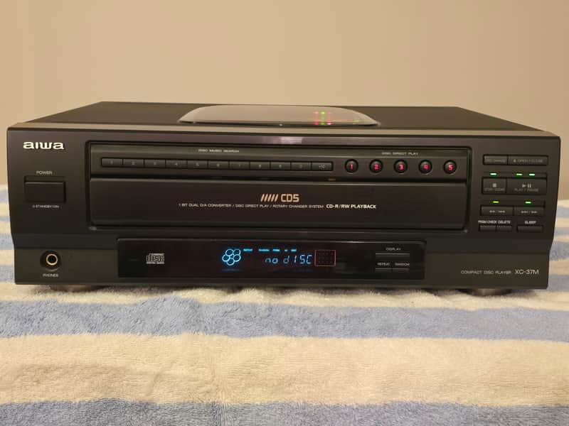 Aiwa XC-37M five CD carousel changer September 2000 - Black