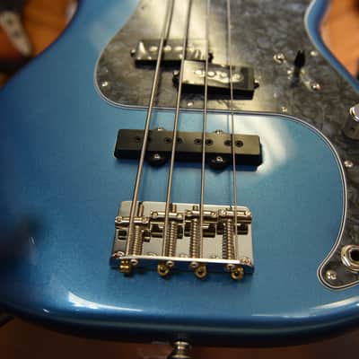 Fender Tony Franklin 4 String Fretless Precision Bass in Lake Placid Blue image 4