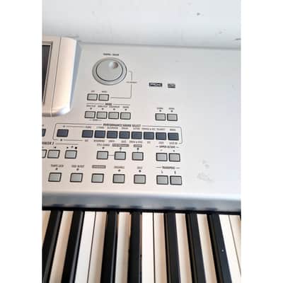 Korg Pa588 - Synthesizer Keyboards - White – Keyboard - Excellent w/ Hard Case & Power Supply image 3