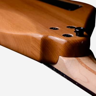 BootLegger Guitar Spade Gibson Scale 24.75 Headless Guitar With Case 2022 Honey Clear image 8