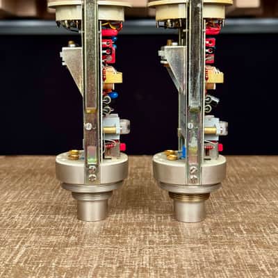 Vintage Neumann U 87 Condenser Microphone Stereo Pair. Close SN. Great Shape U87 1982 Z 48 Shock Mount image 15