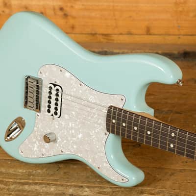 Fender Tom DeLonge Stratocaster - Rosewood - Daphne Blue image 5