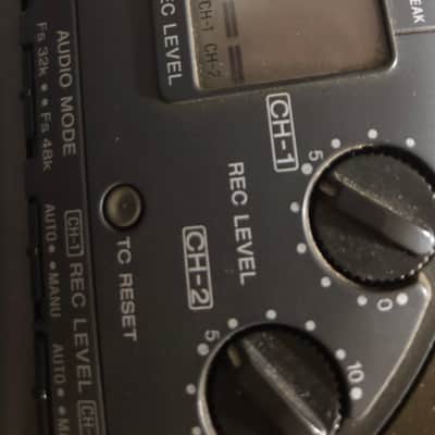 Fender P-51 Dynamic Vocal Microphone – XLR – On/Off Switch image 6