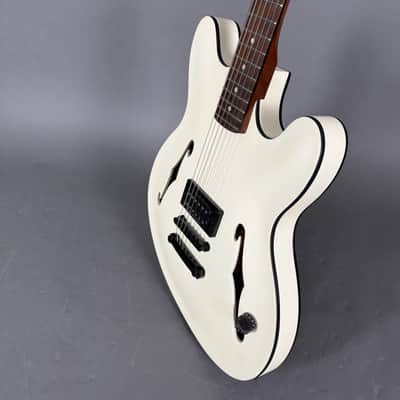 Fender Tom Delonge Starcaster, Satin Olympic White 3,1 kg inkl. Gigbag image 10
