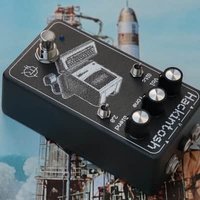 Hackintosh With DEMO lo-fi 8 bit crusher Sub-Octave | Reverb