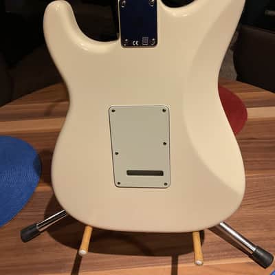 2015 Fender American PRO Standard Stratocaster HSS - Olympic White image 5