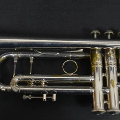 Trompeta Bach Stradivarius 37 estrella Corporation en buen estado. image 4