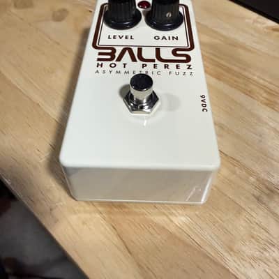 Balls Effects Hot Perez - Assymetric Fuzz 2025 - cream image 2