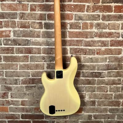 Fender Precision Bass Deluxe with Rosewood Fretboard 1995 Vintage Blonde image 2