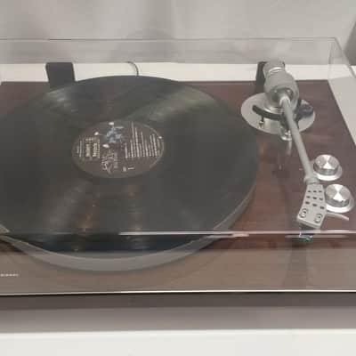 Akai BT500 Belt-Drive Bluetooth Turntable image 2