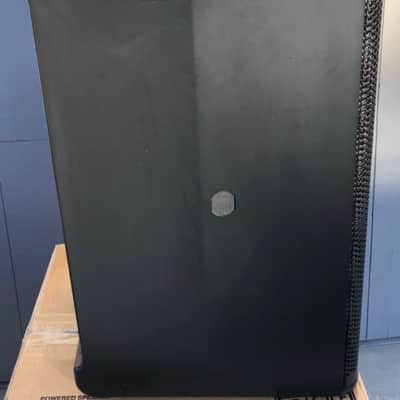 Yamaha DXR8 8" Active Speaker Black w/cases! image 6