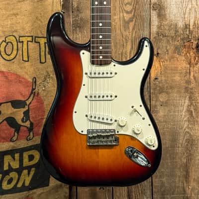 Fender American Vintage '62 Stratocaster 1982 - 1984 (Fullerton Fender American Vintage '62 Stratocaster 1982 - 1984 (Fullerton