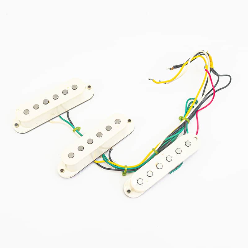 Fender Vintage Noiseless™ Stratocaster Single-Coil Pickup Set image 1