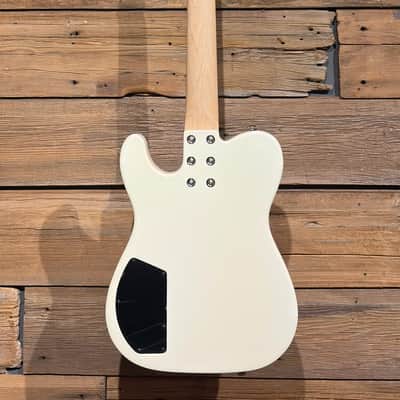 G&L ASAT Semi-Hollow Fretless Bass - Pearl White image 4