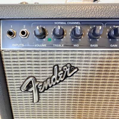Fender Deluxe 112 Plus 90-Watt 1x12 Solid-State Guitar Combo Amplifier Made in Mexico 1998 image 4