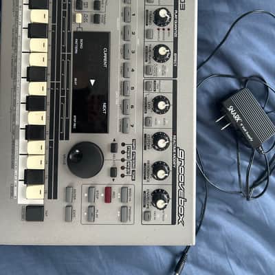 Roland MC-303 Groovebox 1990 - 1998 - Silver