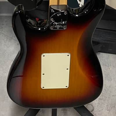 2006 Fender American Deluxe Stratocaster - 3 Color Sunburst - Includes Hardshell Case! image 2