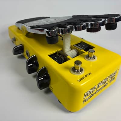 Snarling Dogs Mold Spore Wah 1990s - Yellow image 7