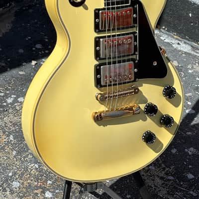 Gibson Les Paul Custom 1989 - a stunning Alpine White Custom ready for any great guitar collection. image 3