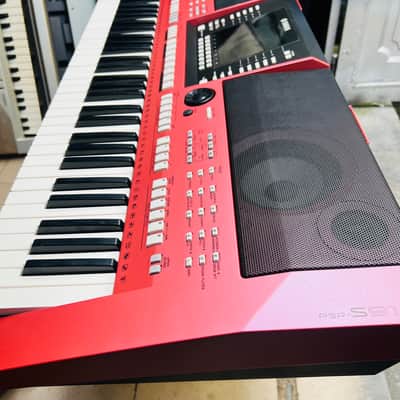 Yamaha PSR-S910 61-Key Arranger Workstation 2010s - Pink image 2