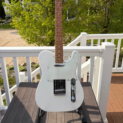 Fender Standard Telecaster 2018 - Artic White image 1