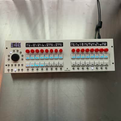 MIDIbox SEQ V4+ Midi sequencer w/OLED displays and 909 style buttons image 9