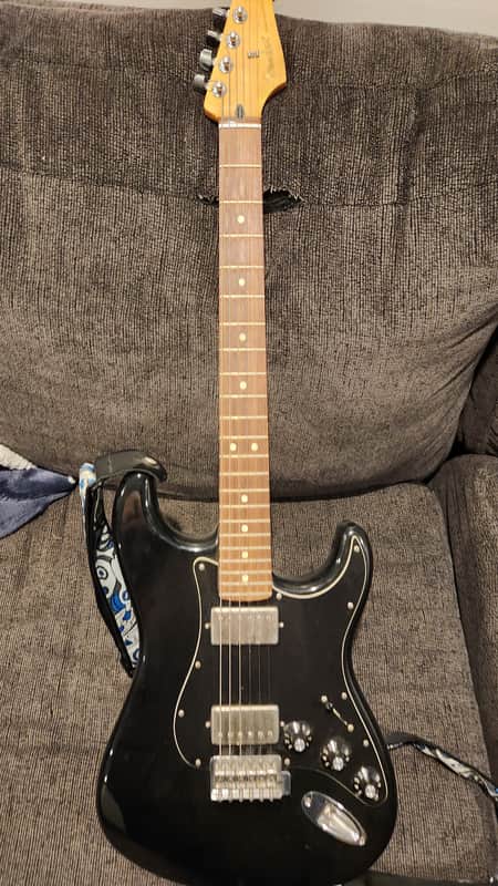 Fender Blacktop Stratocaster HH with Rosewood Fretboard 2011 - 2014 - Black