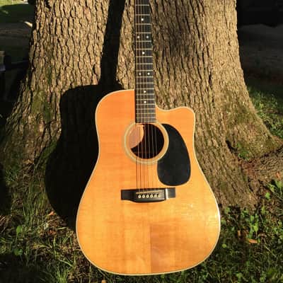Classic Martin D-28 Dreadnought with Cutaway -DC-28 1994 Vintage Natural image 2