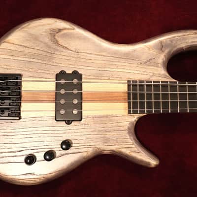 Kiesel Icon 4-String Bass Guitar w/ Soft Case LIKE-NEW image 3