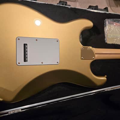 Fender American Stratocaster DeLuxe 2012 - Aztek Gold- Spilt Coil Custom Pickups image 7