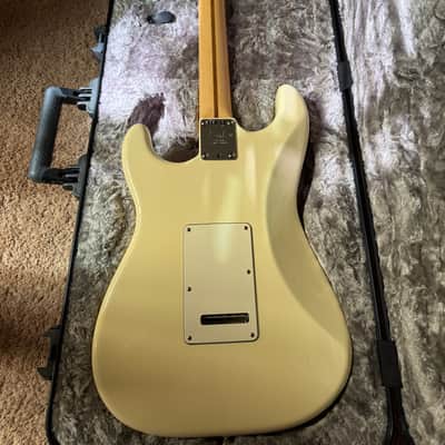 Fender American Professional Stratocaster with Maple Fretboard 2017 - 2019 - Olympic White image 7