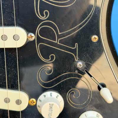 Fender Stevie Ray Vaughan Stratocaster with Pau Ferro Fretboard 2000s 3-Color Sunburst image 4