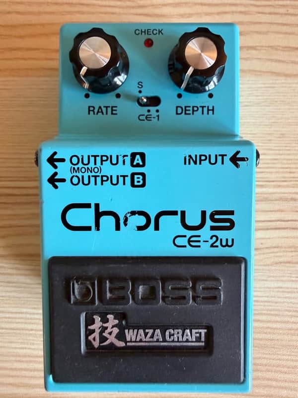 Boss CE-2W