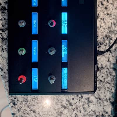 Line 6 Helix Rack with Controller  - Black image 7