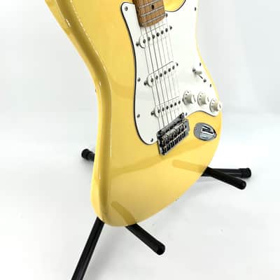 Fender Player Stratocaster with Maple Fretboard 2020- Buttercream image 2