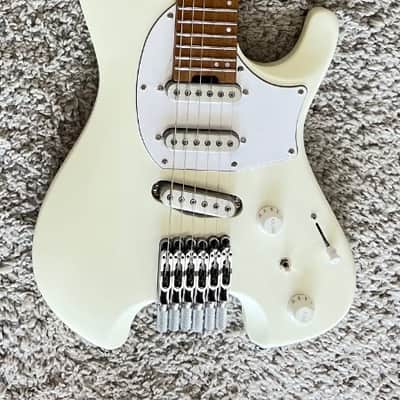 Ibanez ICHI10VWM Ichika Signature Headless Electric Guitar, Vintage White Matte