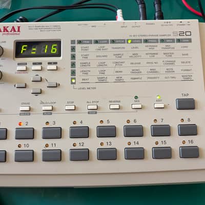 Akai S20 Stereo Phrase Sampler 1997 - White- SERVICED - MAXED image 2