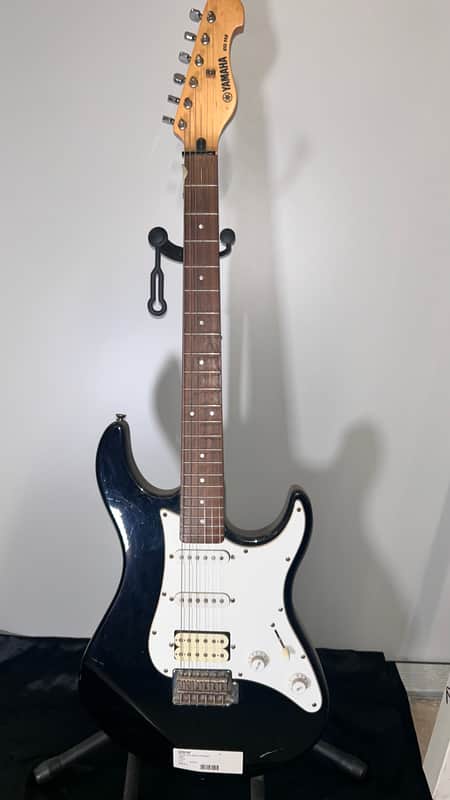 Yamaha EG112 - black image 1