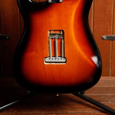 Fender American Special Stratocaster 2-Colour Sunburst Electric Guitar 2010 Pre-Owned image 10