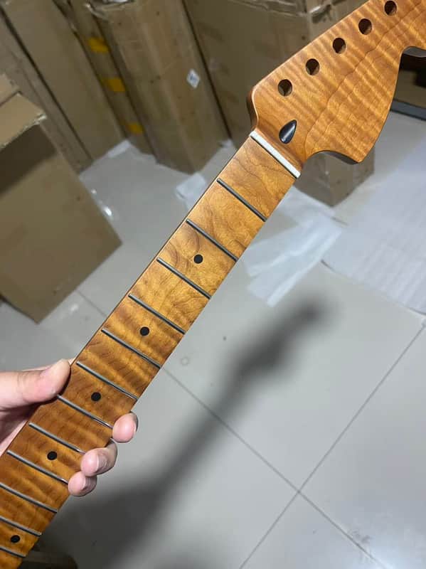 1 Large headstock 24 inch Round stainless steel 4a 22 frets Roasted flame Maple guitar neck 24inch hole 10mm Satin for JAGUAR body image 1