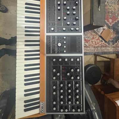 Moog One 8-Voice 61-Key Polyphonic Analog Synthesizer 2018 - Present - Black/Ash image 4