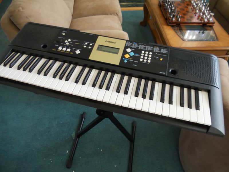 Yamaha YPT-220 61 Key Personal Keyboard with AC Adapter image 1