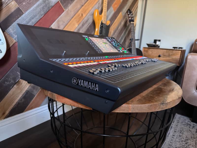 Yamaha QL5 Digital Mixing Console image 1