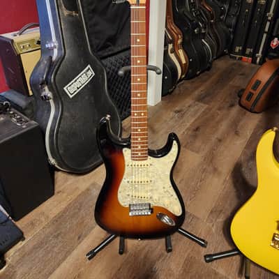 Fender Deluxe Roadhouse Stratocaster with Rosewood Fretboard 2014 - 2015 - 3-Color Sunburst image 1