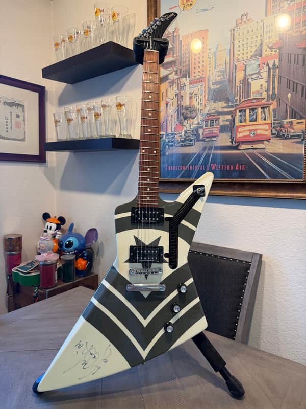 Gibson Jason Hook M-4 Sherman Explorer 2010s - White with Graphic
