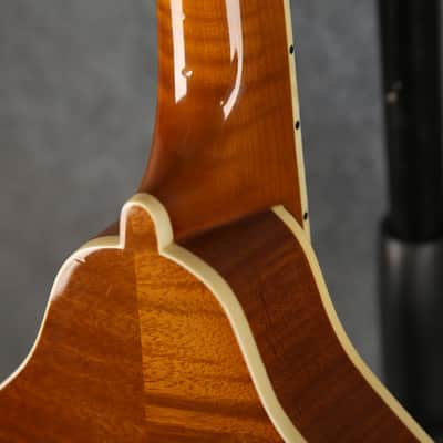 Kentucky KM-252 Deluxe A-Style Mandolin - Natural - 2nd Hand image 9