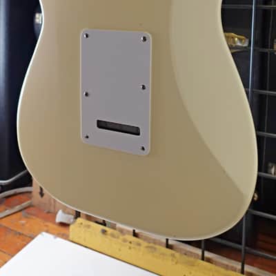 Squier II Standard Stratocaster with Maple Fretboard (Made in Korea) 1989 - 1992 - Frost White image 8