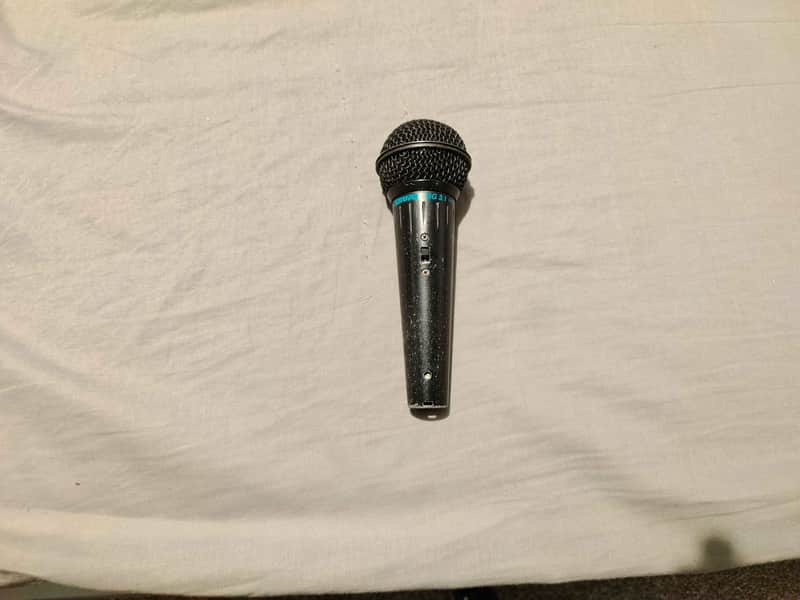 Shure BG 3.1 dynamic vocal microphone image 1