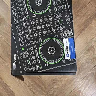 Roland DJ-505 DJ Controller - Black image 2