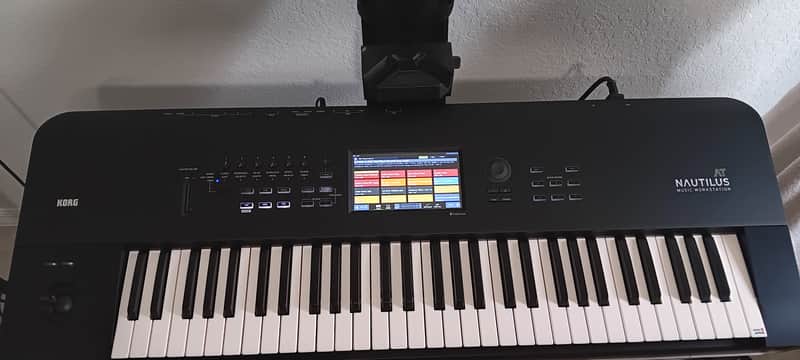 Korg Nautilus AT 61 with Gator case image 1